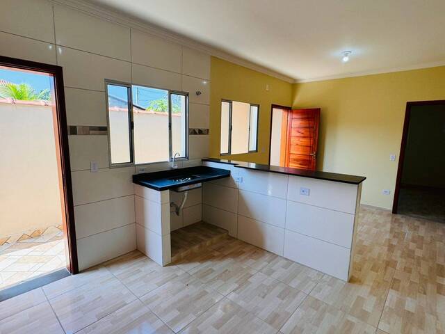 Casa para Venda em Itanhaém - 3